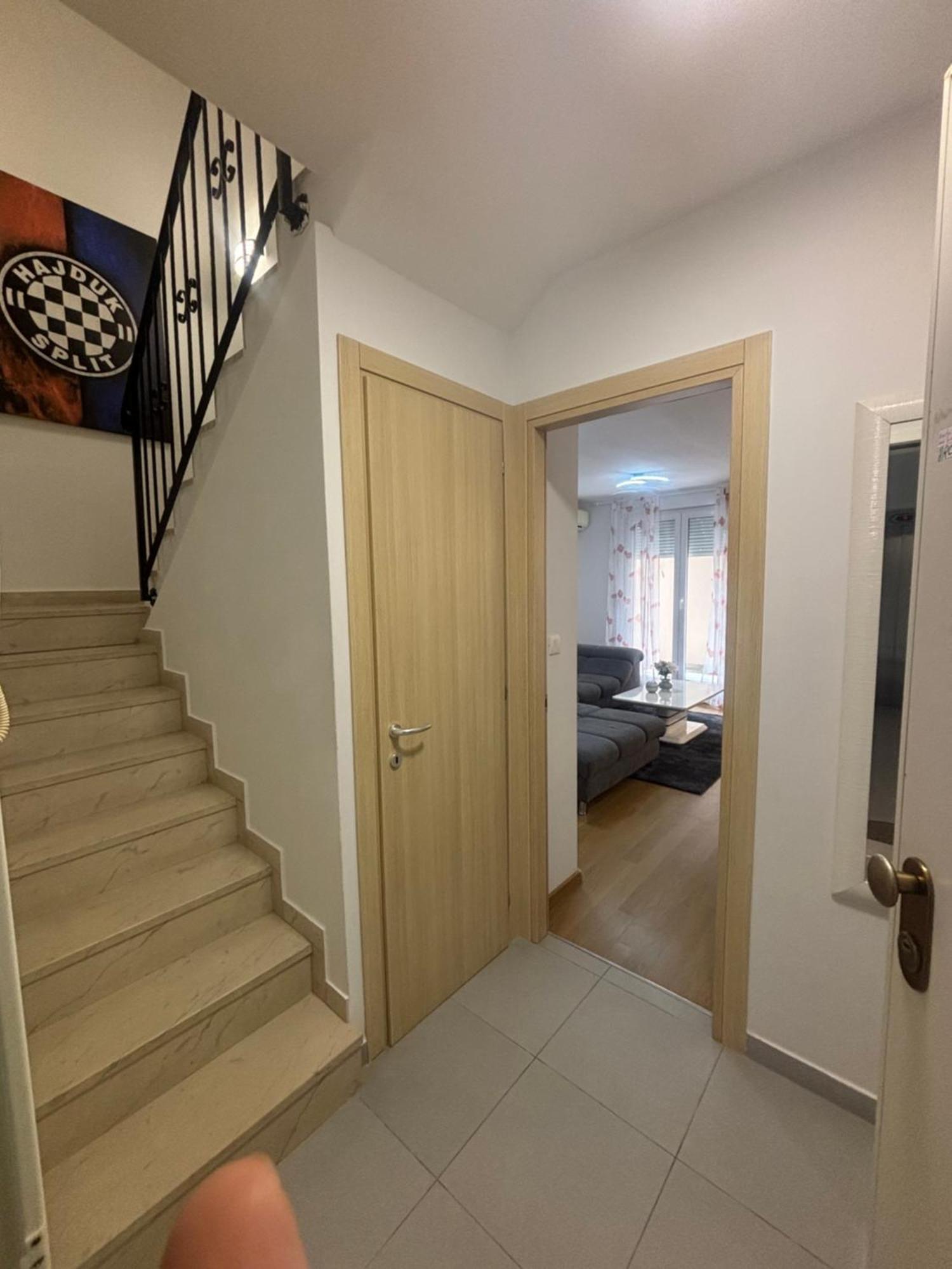 Apartment Dalmatinos Split Znjan Exteriör bild