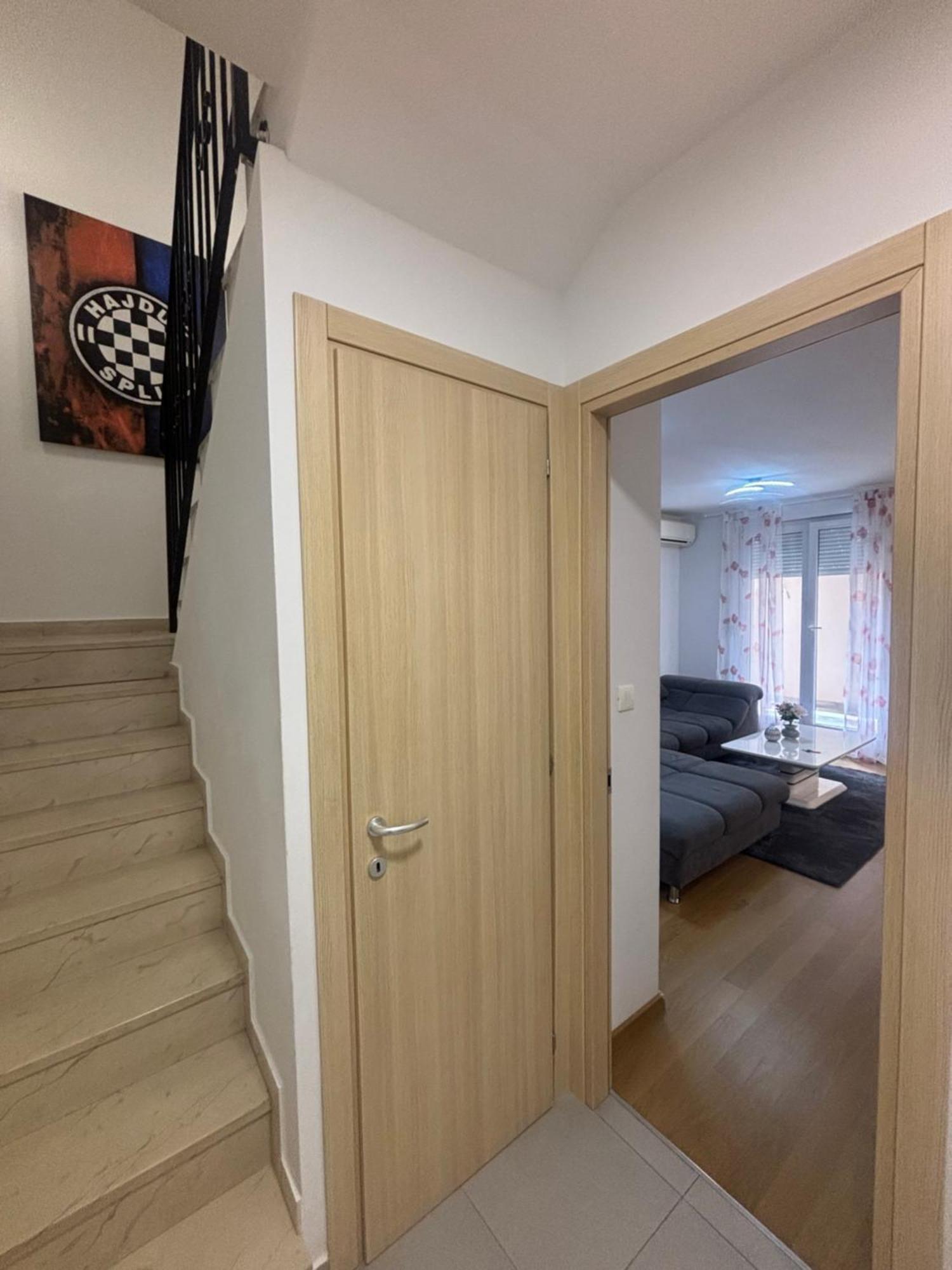Apartment Dalmatinos Split Znjan Exteriör bild