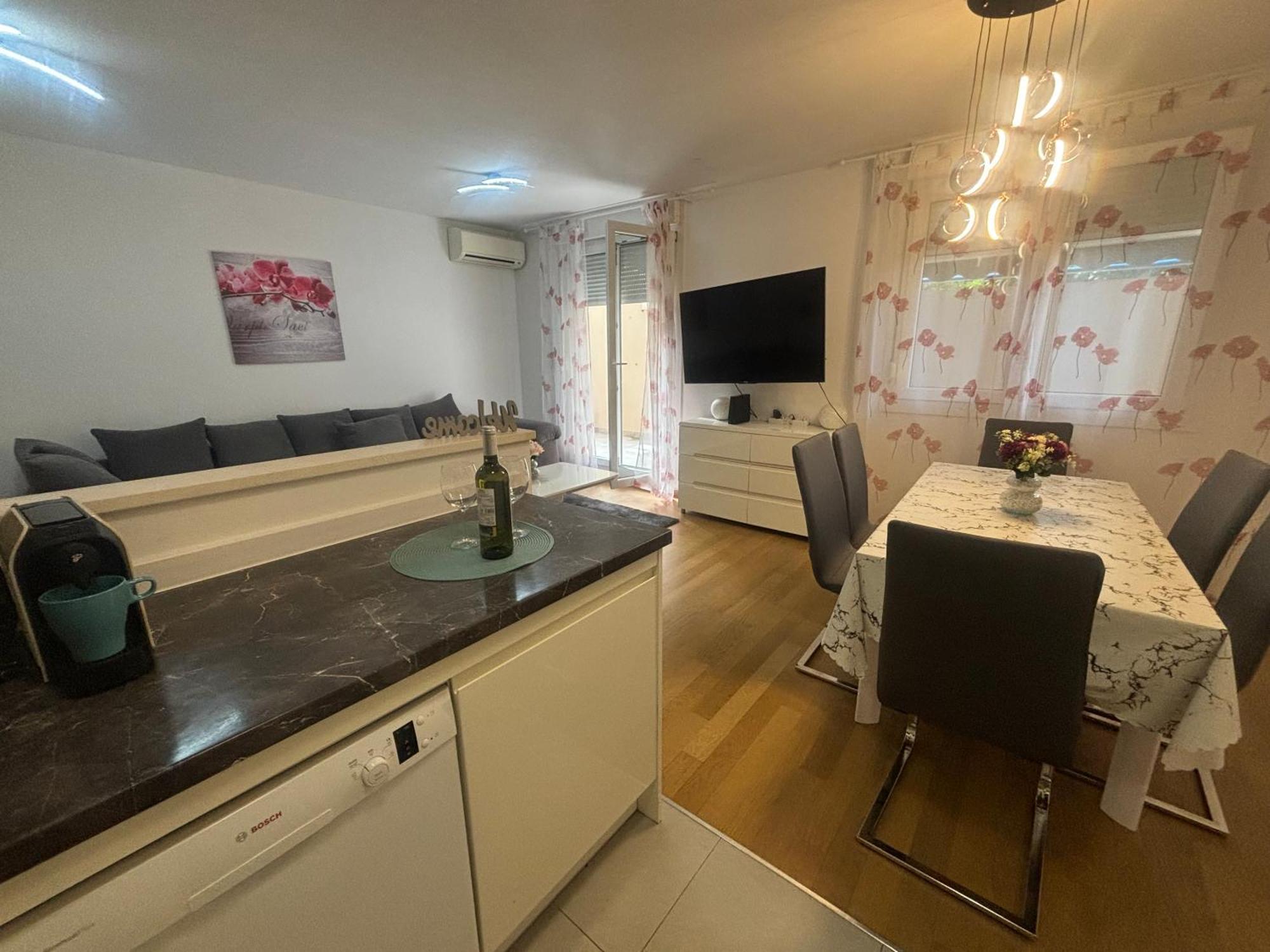 Apartment Dalmatinos Split Znjan Exteriör bild