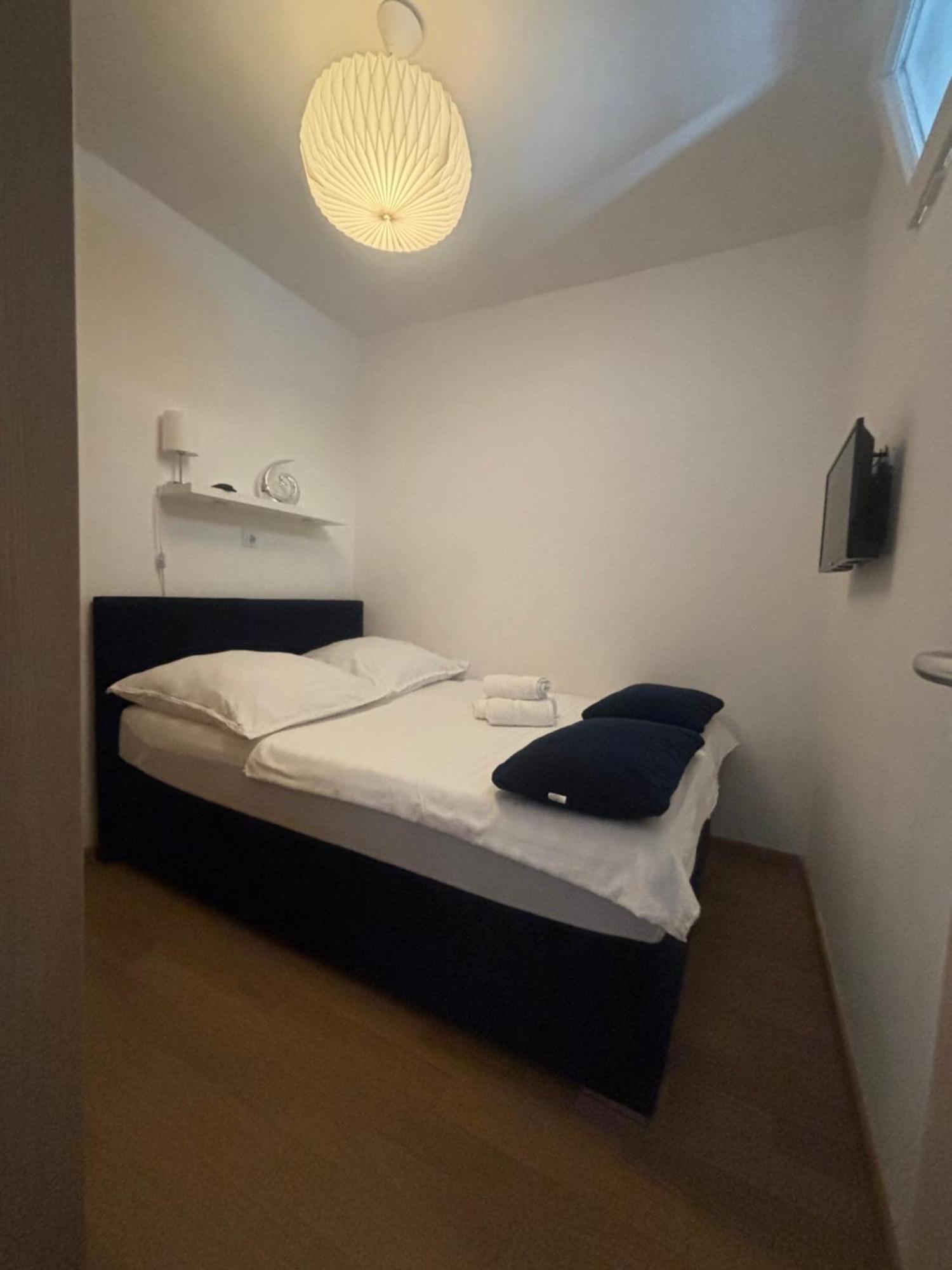 Apartment Dalmatinos Split Znjan Exteriör bild