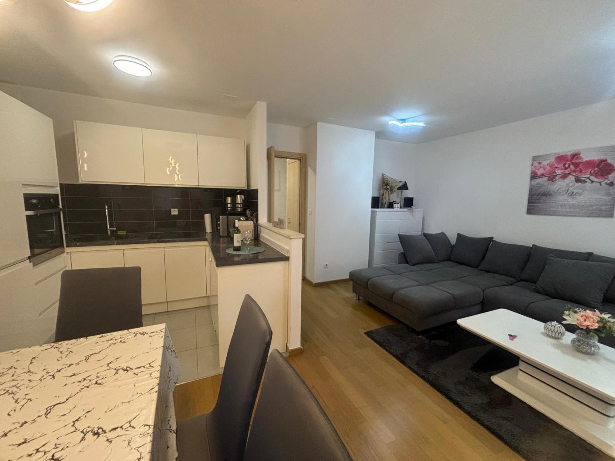 Apartment Dalmatinos Split Znjan Exteriör bild
