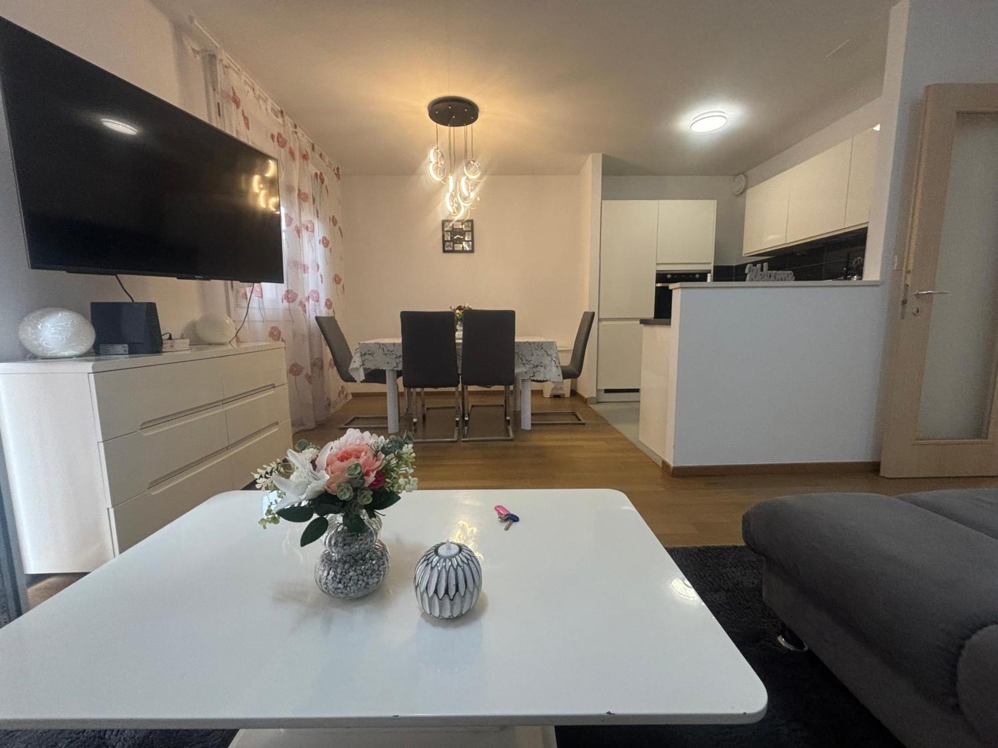 Apartment Dalmatinos Split Znjan Exteriör bild