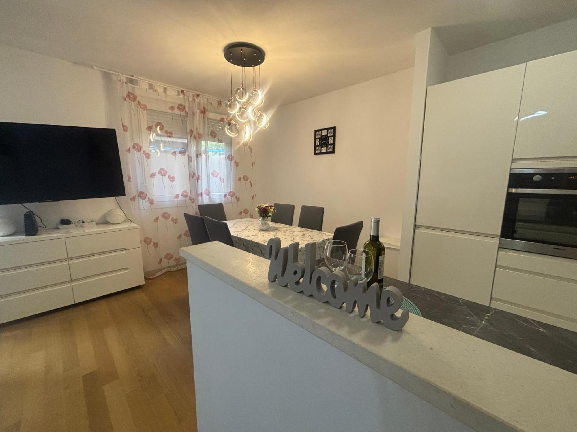 Apartment Dalmatinos Split Znjan Exteriör bild