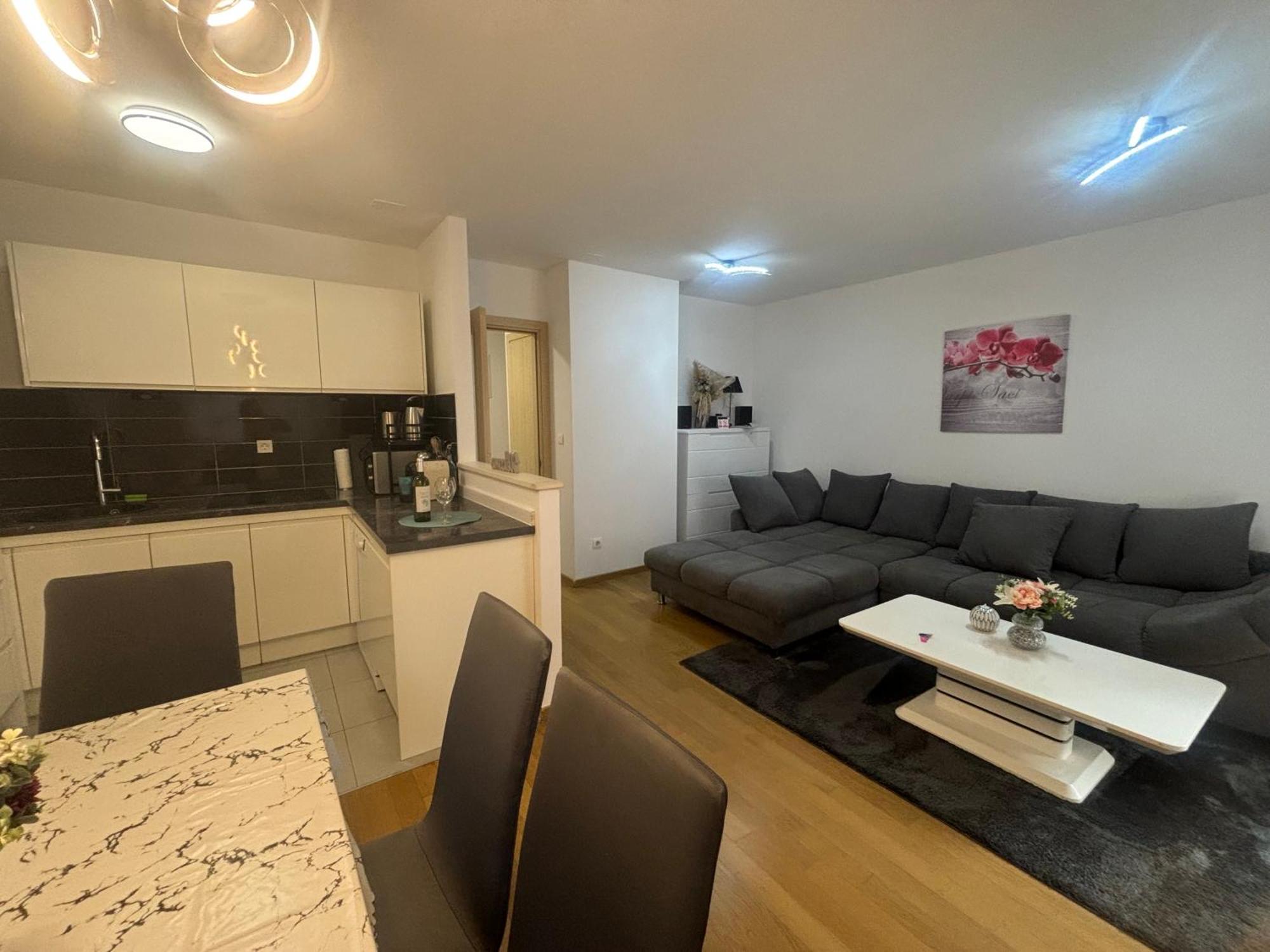 Apartment Dalmatinos Split Znjan Exteriör bild