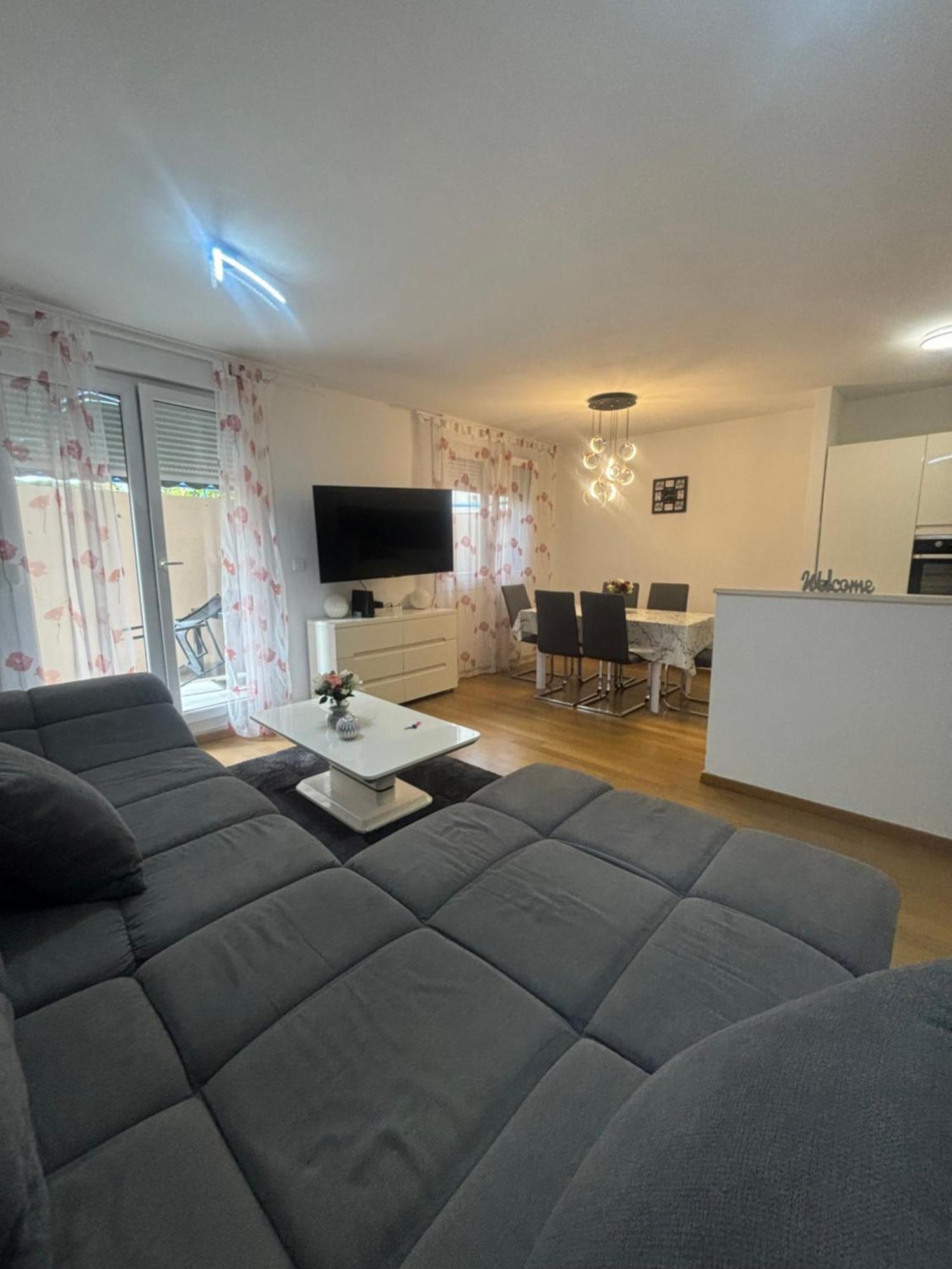 Apartment Dalmatinos Split Znjan Exteriör bild